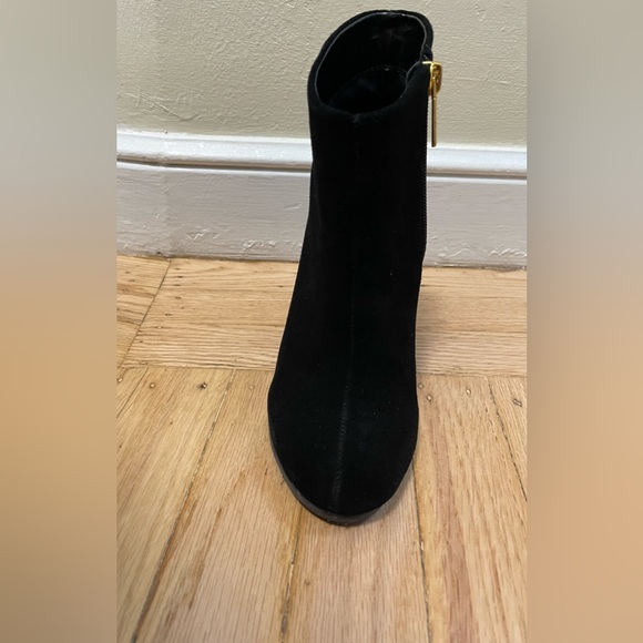 Victoria’s Secret Very Sexy Leather Bootie, size 5 - Picture 4 of 7